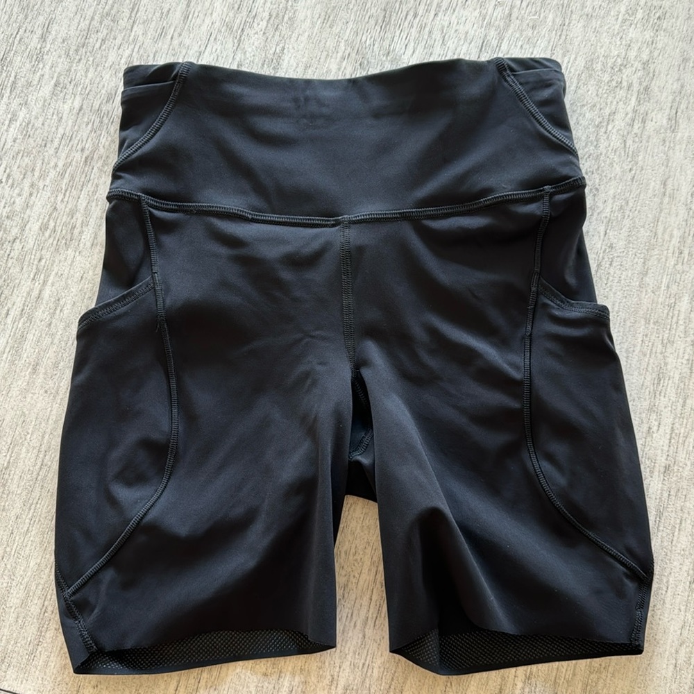 Lululemon Fast and Free High-Rise Short 6"
Pockets